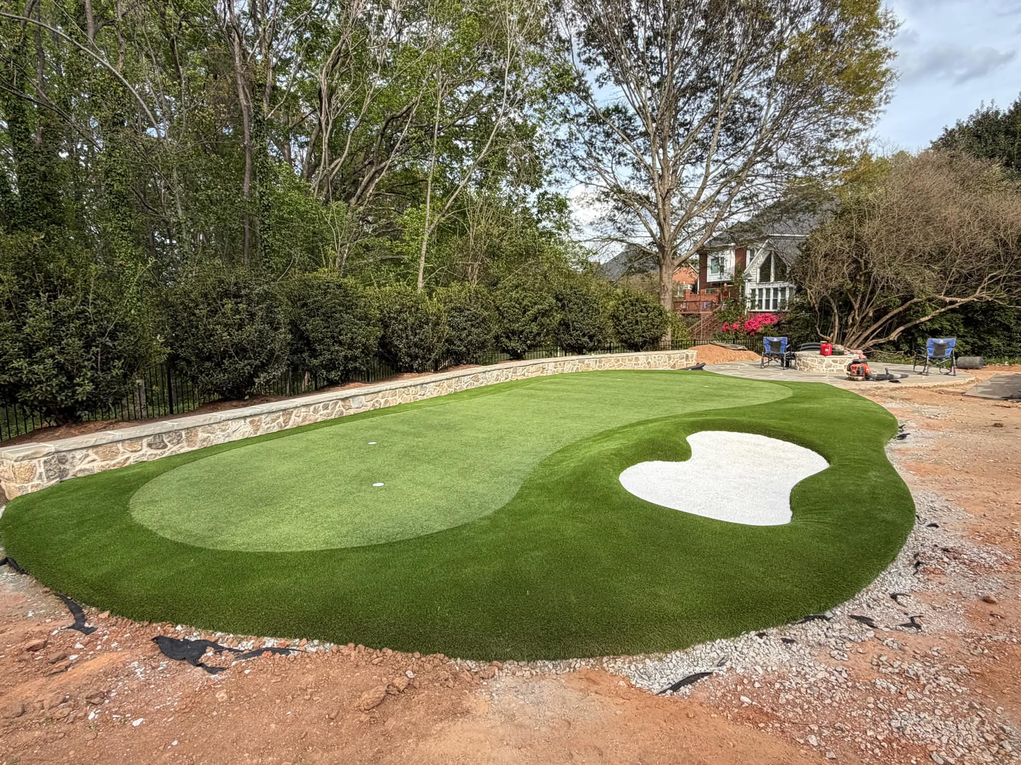 Fort Mill area backyard putting green with artificial turf, designed for realistic play and a polished outdoor appearance.